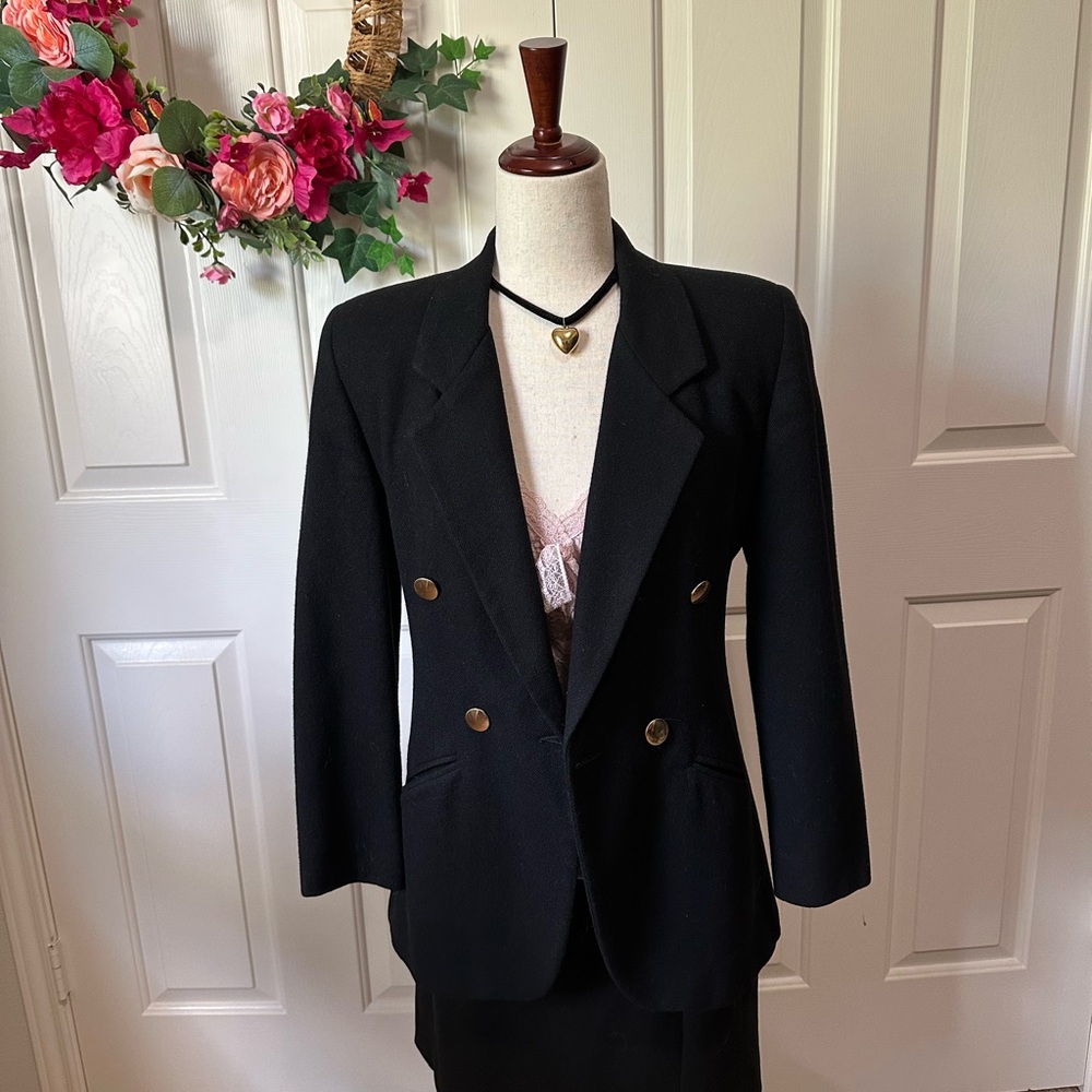 Petite sophisticate | Classic Blazer and skirt 2 pc suit outfit | size: 6